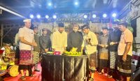 Plt. Bupati Badung I Ketut Suiasa saat menghadiri puncak perayaan Hari Ulang Tahun Ke-50 Sekaa Teruna Eka Cita Banjar Undagi, Desa Mambal, Kecamatan Abiansemal, Badung, Minggu (27/10).