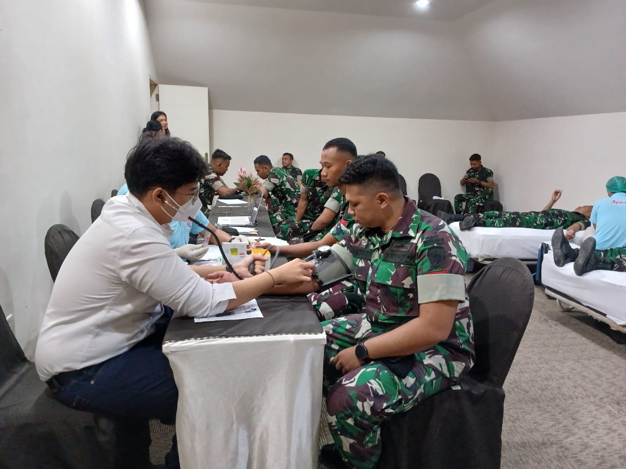 Foto: Aksi donor darah yang diselenggarakan oleh Solaris Hotel Kuta. Sumber: Yulius N/wacanabali.com