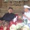 Calon Gubernur Bali Nomor Urut 2, Wayan Koster berbincang dengan Mantan Bupati Jembrana, I Gede Winasa. Foto: dok/tim