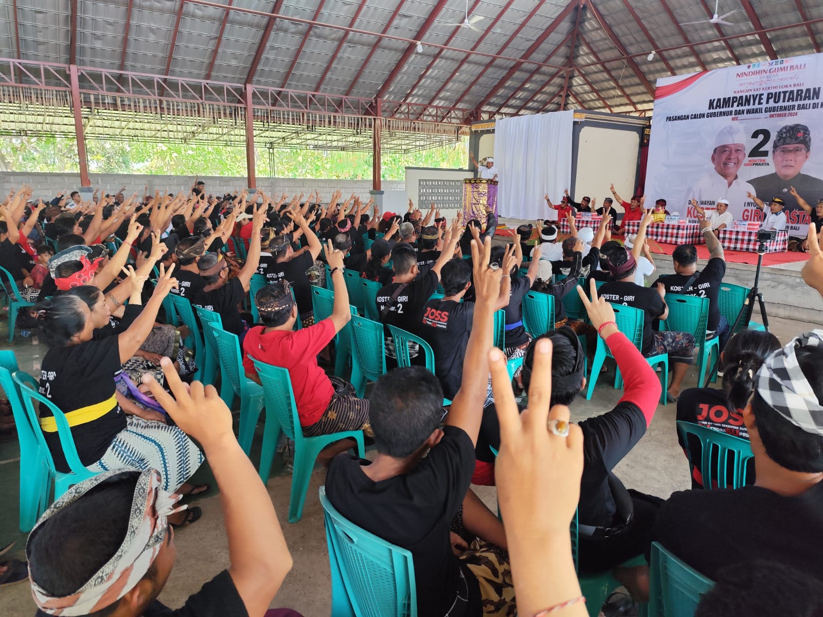 Foto: Kampanye putaran kedua paslon nomor urut 2, Koster-Giri di Buleleng. Sumber: Ist.