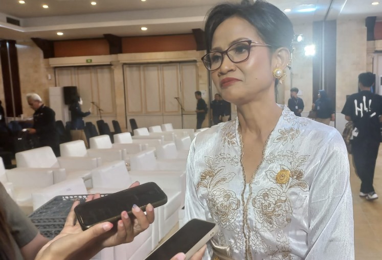 Foto: Ketua KPU Denpasar Dewa Ayu Sekar Anggraeni saat Diwawancarai Awak Media, Sabtu (19/10/24). Sumber:Dok/Wacanabali.com