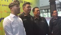 Foto: Ketua Umum BPP Hipmi Akbar Himawan Buchari saat Diwawancarai Awak Media di Denpasar, Senin (18/11/24). Sumber: Komang Ari/Wacanabali.com