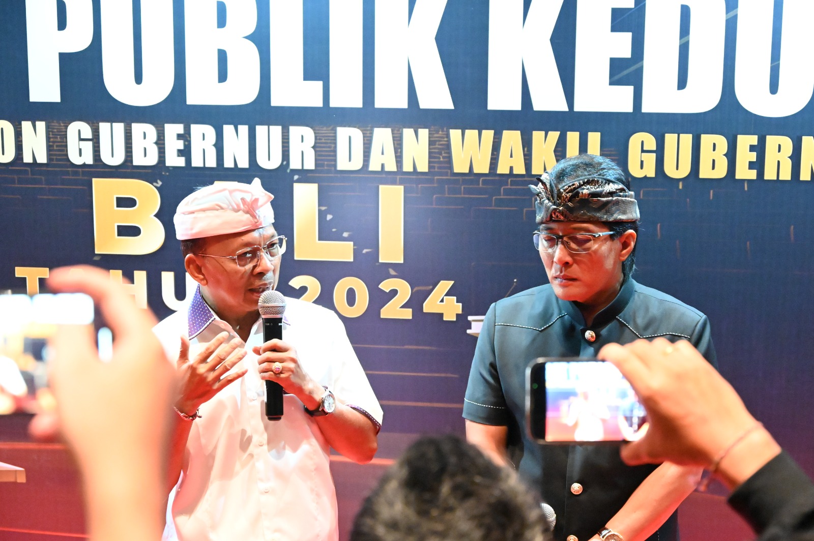 Foto: Paslon Koster-Giri saar konferensi pers usai debat kedua Pilgub. Sumber: Yulius N/wacanabali.com