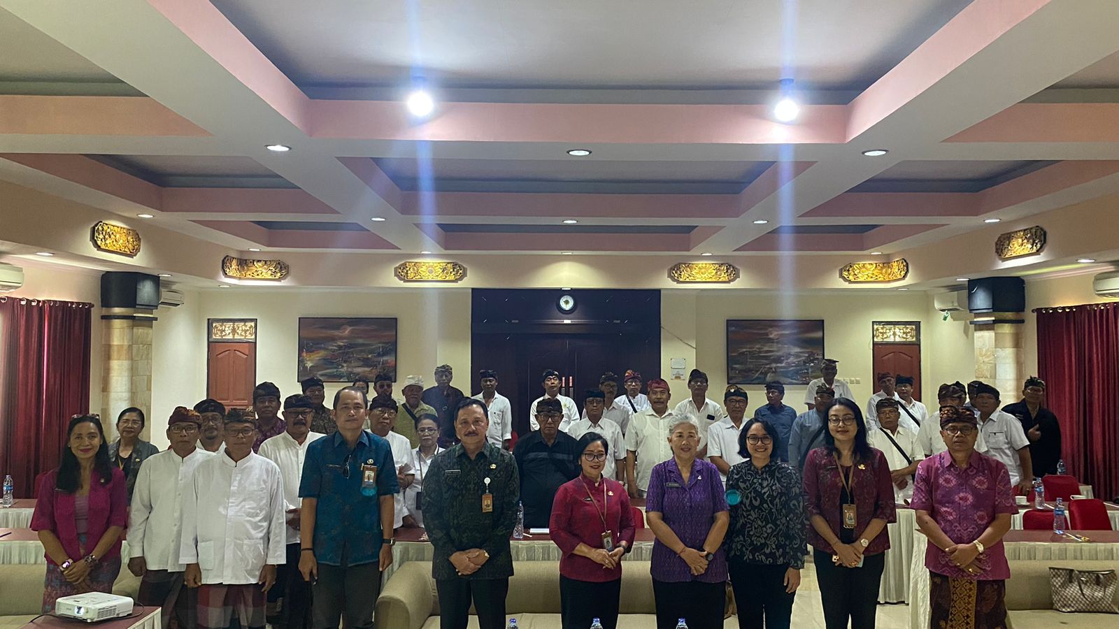 Sosialisasi draft Peraturan Wali Kota yang mengatur tentang Konseling Perkawinan dan Pemeriksaan Kesehatan Pra Perkawinan Calon Pengantin, Selasa (22/10/2024). Foto: dok/Pemkot Denpasar