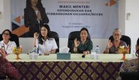 Wakil Menteri Kependudukan dan Pembangunan Keluarga/BKKBN RI Ratu Ayu Isyana Bagoes Oka saat meninjau pelaksanaan GENTING di Kota Denpasar, Sabtu (14/12/2024). Foto: dok/Pemkot Denpasar.