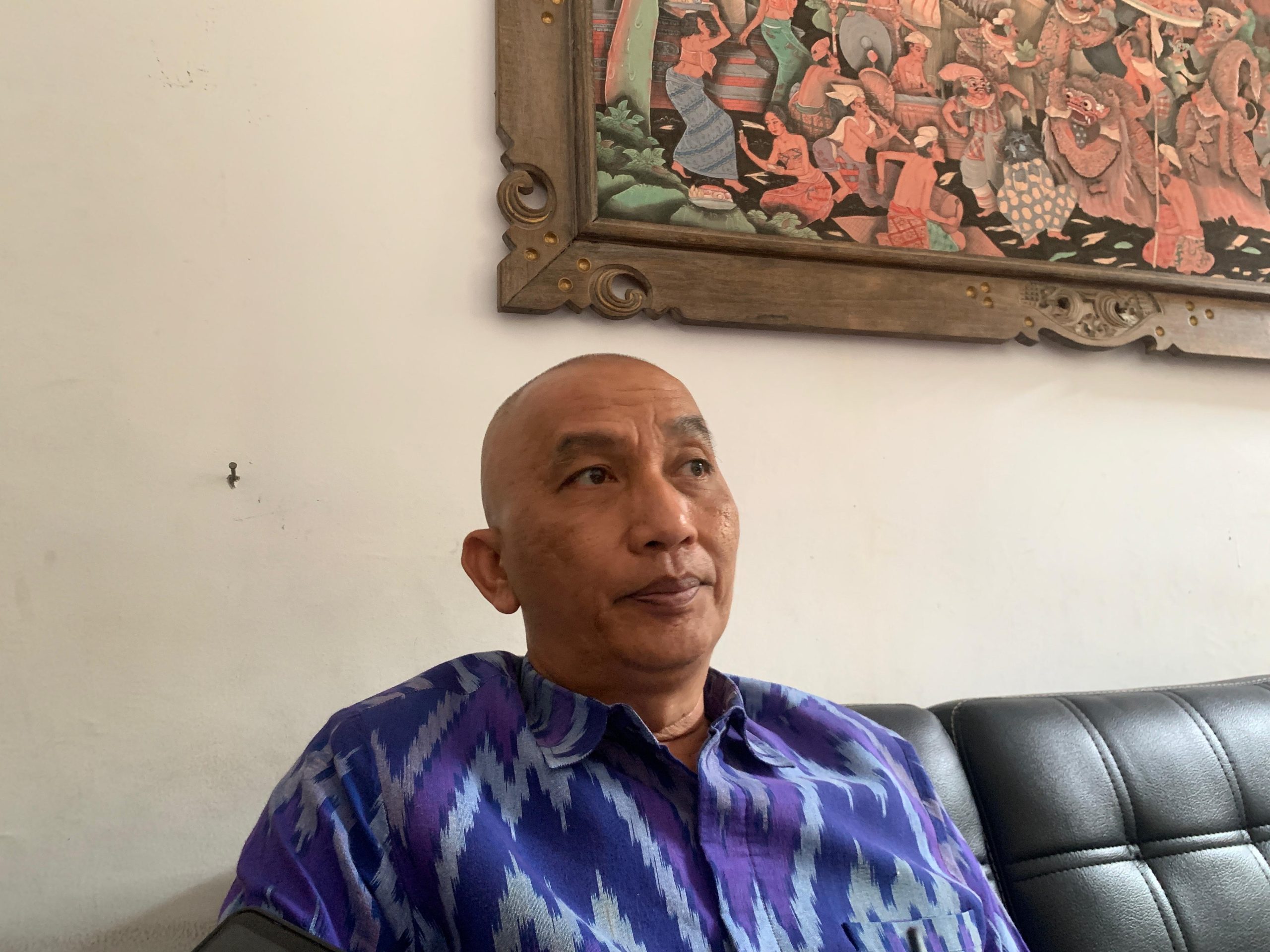 Foto: Kadisnaker Bali, Ida Bagus Setiawan saat diwawancarai, Jumat (31/1/25). Sumber: Komang Ari/Wacana Bali.