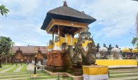 Foto: Pelinggih di Pura Agung Jagatnatha, Denpasar. Sumber: Komang Ari/Wacana Bali.
