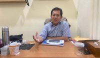 Foto: Direktur Bisnis dan Pengembangan Digital Perusahaan Umum Daerah (Perumda) Kerthi Bali Santhi, Putu Agus Bayu Cahaya Dewata Emantaka saat ditemui di Kantornya, Rabu (8/12/24). Sumber: Komang Ari/Wacana Bali.