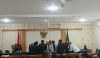 Sidang pemriksaan saksi pelapor dalam perkara tuduhan pemalsuan silsilah terkait klaim kepemilikan tanah keluarga Jero Kepisah, di PN Denpasar, Selasa (7/1/25). Sumber: wacanabali.com