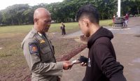 Foto: Satpol PP Denpasar melakukan pengawasan tren berburu Koin Jagat di sejumlah titik. Sumber: Istimewa.