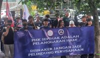 Foto: FSPM Regional Bali saat menggelar aksi damai, Jumat (31/1/25). Sumber: Komang Aru/Wacana Bali.