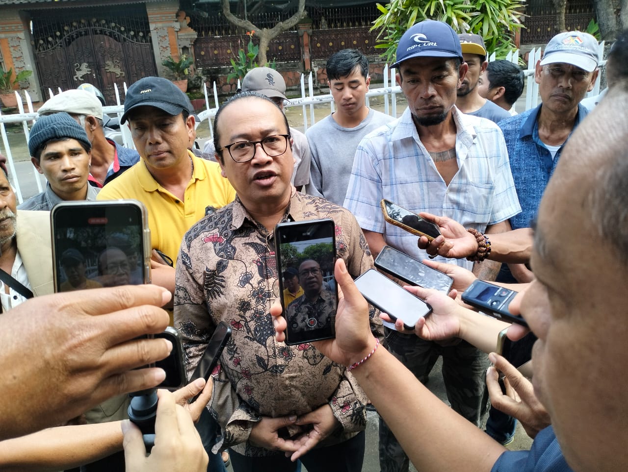Foto: Kuasa hukum warga Pancasari, Jro Komang Sutrisna, S.H