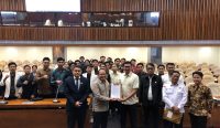 Penyerahan aspirasi hasil konsolidasi nasional oleh mahasiswa Hindu ke DPR RI dan DPD RI, Senin (17/02/2025). Foto: dok/pribadi