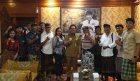 Panitia SHOOF saat beraudiensi dengan Wakil Wali Kota Denpasar, I Kadek Agus Arya Wibawa di Kantor Walikota Denpasar pada Senin (24/2/25).