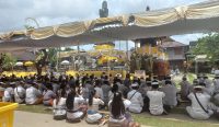 Foto: Suasana persembahyangan di Pura Agung Jagatnatha, Sabtu (8/2/25). Sumber: Komang Ari/Wacana Bali.
