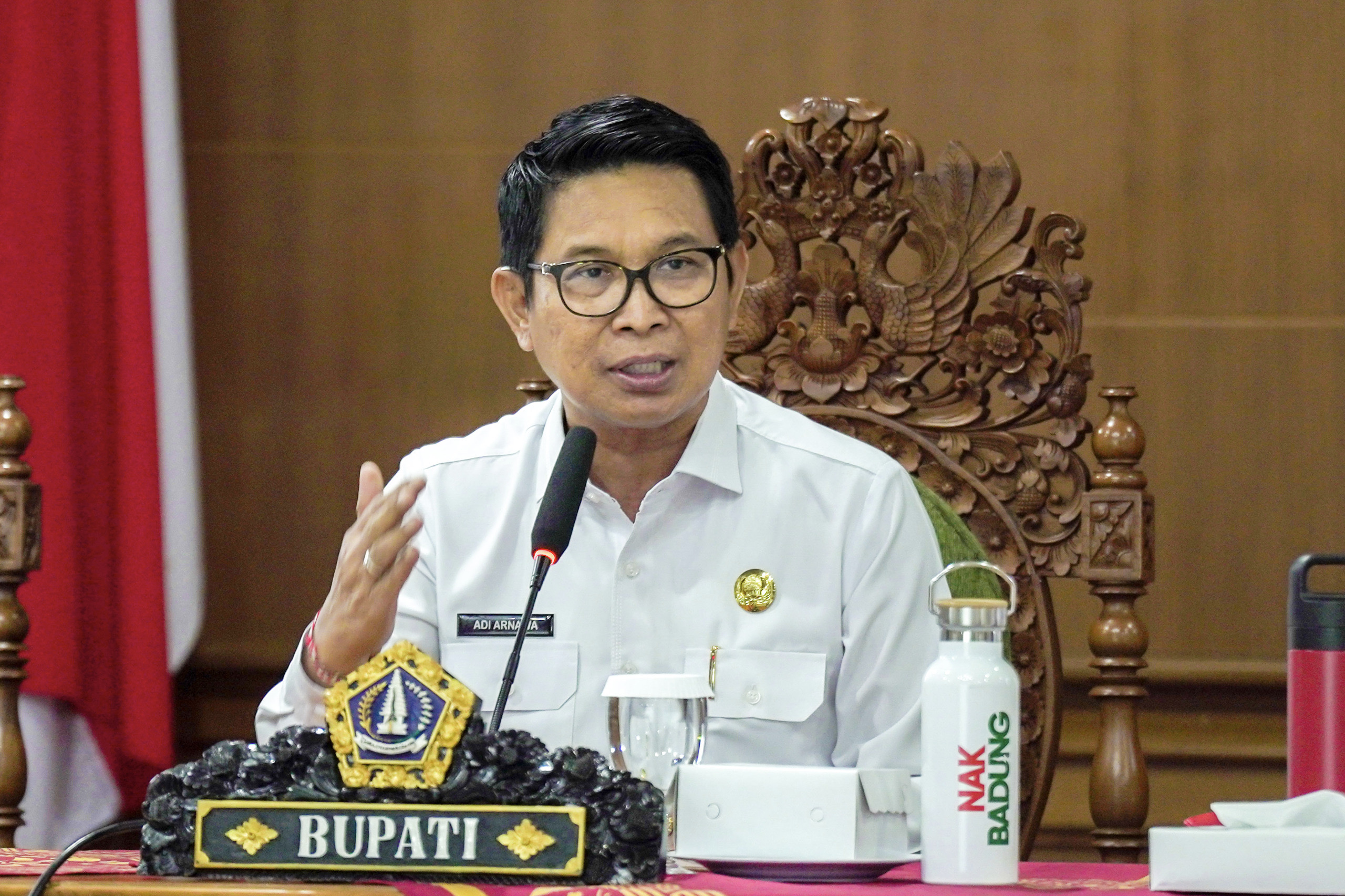 Bupati Wayan Adi Arnawa didampingi Wabup Bagus Alit Sucipta memimpin Rakor penjabaran visi-misi dan program Bupati dan Wakil Bupati Badung, di ruang Kriya Gosana, Puspem Badung, Rabu (19/3).