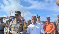 Foto: Kapolda Bali Irjen Pol Daniel Adittyajaya bersama Gubernur Bali Wayan Koster saat konferensi pers, di Lapangan Puputan Renon. Sumber: Yulius N/wacanabali.com