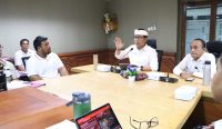 Foto: Wakil Wali Kota Denpasar, I Kadek Agus Arya Wibawa, saat memimpin Technical Meeting kesiapan Kasanga Festival 2025, Rabu (19/3/25) bertempat di Graha Sewaka Dharma Lumintang. Sumber: Pemkot Denpasar.