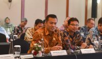Foto: General Manager PT PLN (Persero) Unit Induk Distribusi (UID) Bali Eric Rossi Priyo Nugroho (kiri) menyampaikan kondisi dan kesiapan PLN dalam menyambut Hari Nyepi dan ramadan di hadapan anggota komisi XII DPR RI