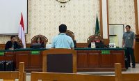 Foto: Saksi I Made Agus Suhendra saat diperiksa dalam sidang di PN Denpasar, Selasa (24/3/25). Sumber: Yulius N