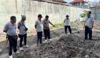 Tim Instruktur dari Dinas Pertanian dan Ketahanan Pangan Provinsi Bali melakukan survei pembukaan lahan pertanian diarea lapas. Foto: dok/pribadi