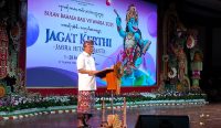 Foto: Gubernur Bali Wayan Koster saat menutup Bulan Bahasa Bali VII tahun 2025 di Art Center Denpasar, Sabtu (1/3)
