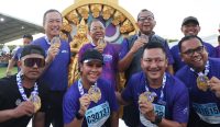 Foto: Gubernur Bali Wayan Koster melepas ribuan peserta Adhyaksa International Run (AIR) 2025 di Peninsula, ITDC, Nusa Dua, Badung, Minggu (27/4/2025)