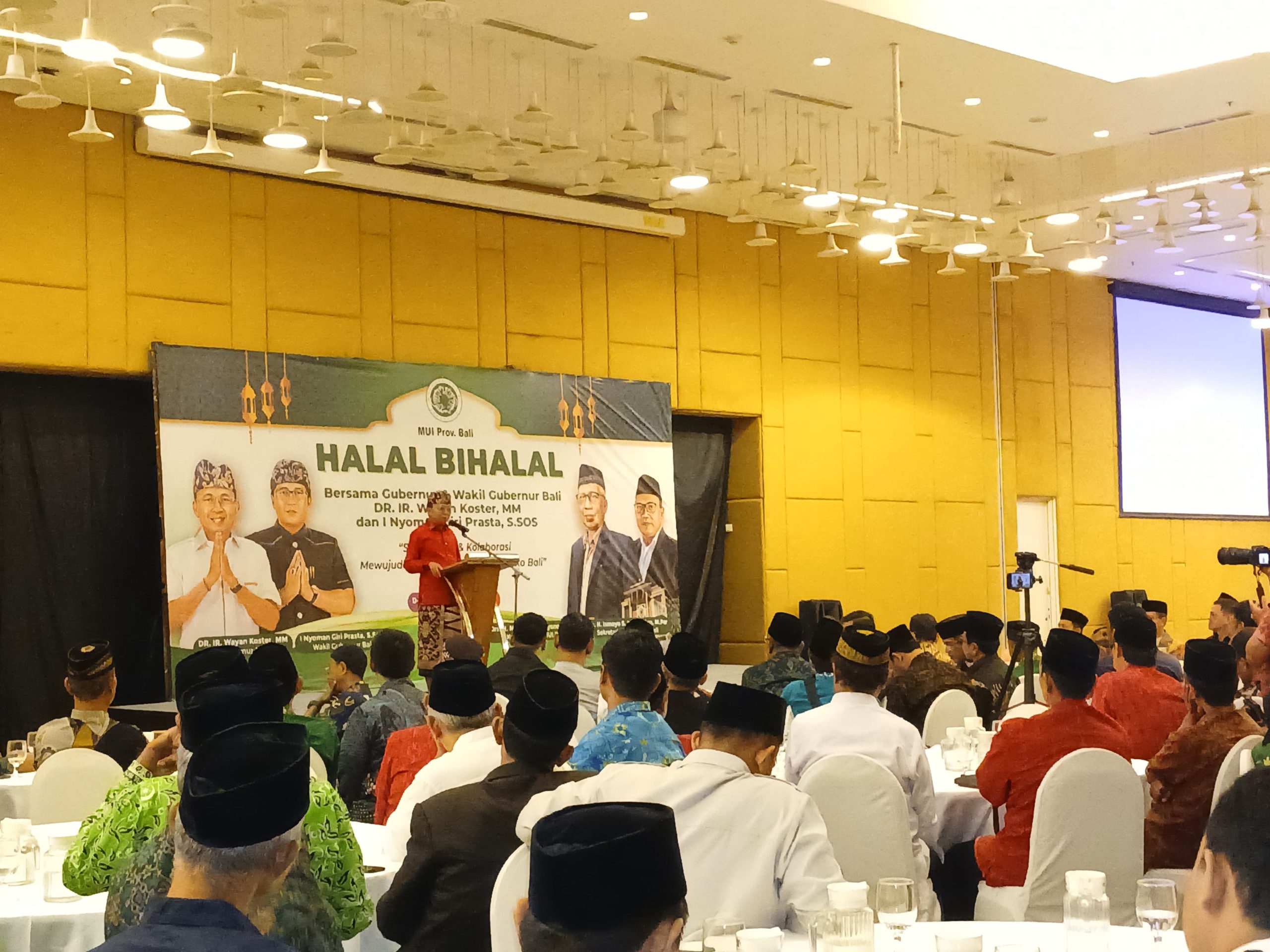 Foto: Gubernur Bali Wayan Koster saat menghadiri acara Halal Bihalal MUI Bali, di Harris Hotel. Sumber: Yulius N/wacanabali.com