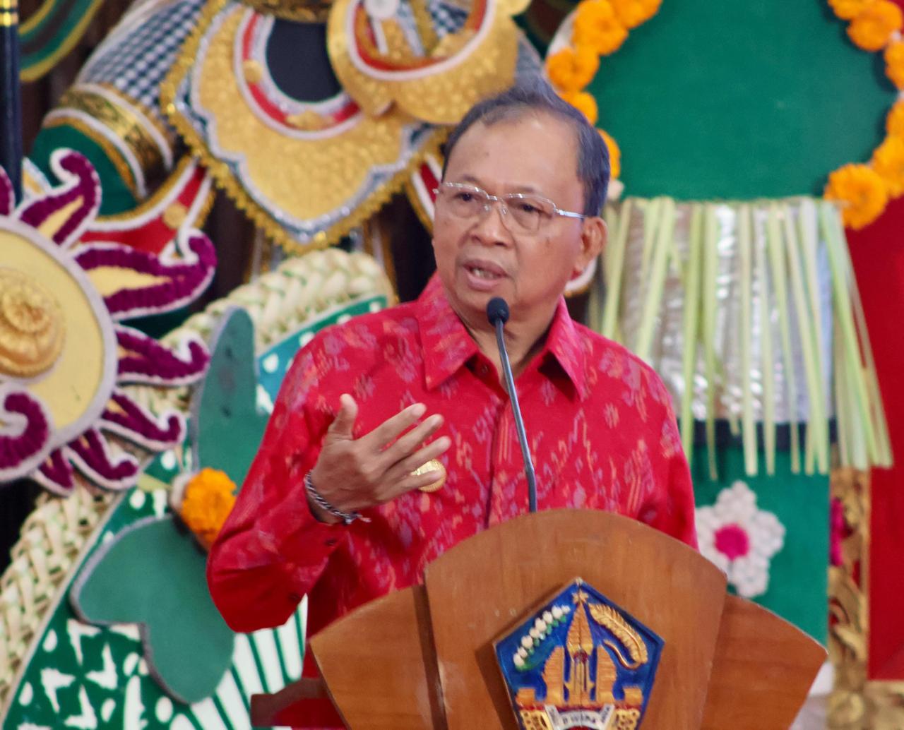 Foto: Gubernu Bali Wayan Koster saat rapat koordinasi percepatan pembangunan Bali. Sumber: Ist.