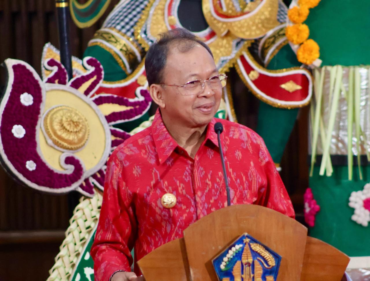 Foto: Gubernu Bali Wayan Koster saat rapat koordinasi percepatan pembangunan Bali. Sumber: Ist.