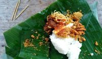 Foto: Salah satu makanan khas Bali, nasi jinggo. Sumber: Freepik.