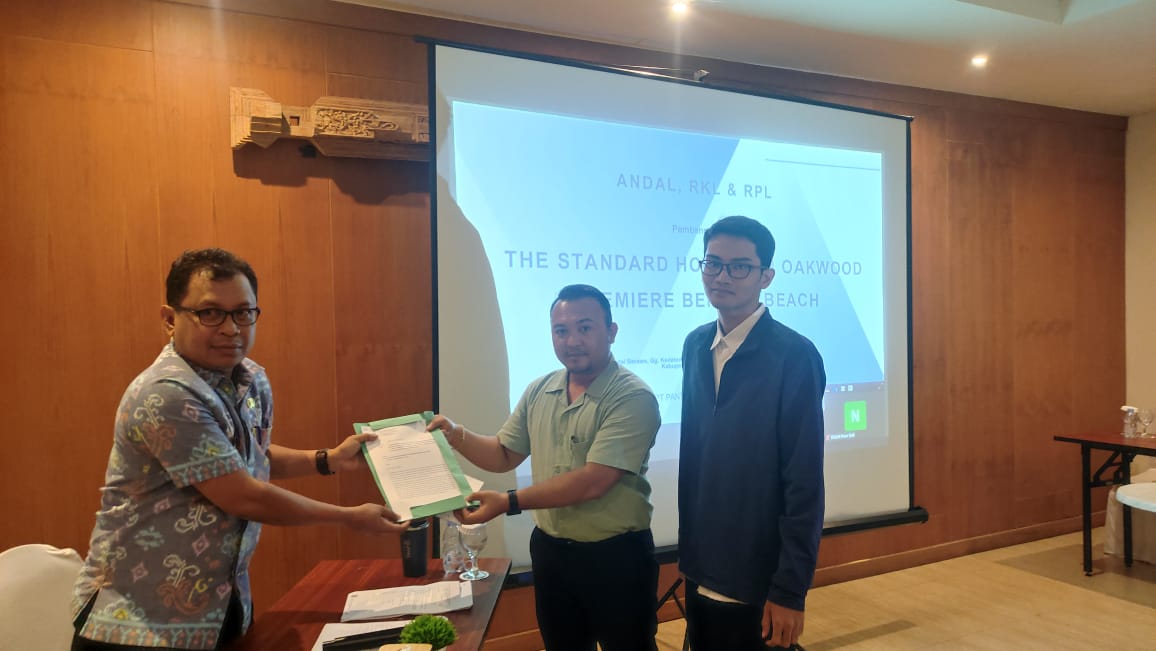 Foto: WALHI Bali dalam acara penilaian Dokumen Andal dan RKL-RPL Kegiatan Pembangunan Hotel Vasa Ubud oleh PT. Tanrise Makmur Sentosa, di Ruang Rapat Sad Kerthi, Dinas Kehutanan dan Lingkungan Hidup Provinsi Bali.