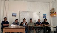 Foto: Konferensi pers yang dilaksanakan Aliansi HAPERA Bali di kantor YLBHI-LBH Bali, Rabu (16/4/25). Sumber: Komang Ari/Wacana Bali.