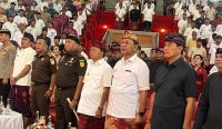 Foto: Gubernur Bali Wayan bersama Kepala Kejati Bali dan Bupati Buleleng saat acara peresmian Bale Kertha Adhyaksa dan Umah Restorative Justice di Kabupaten Buleleng. Sumber: Ist.