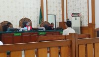 Suasana persidangan lanjutan kasus yang melibatkan keluarga besar Jro Kepisah, termasuk Anak Agung Ngurah Oka di Pengadilan Negeri Denpasar, Selasa (29/4).
