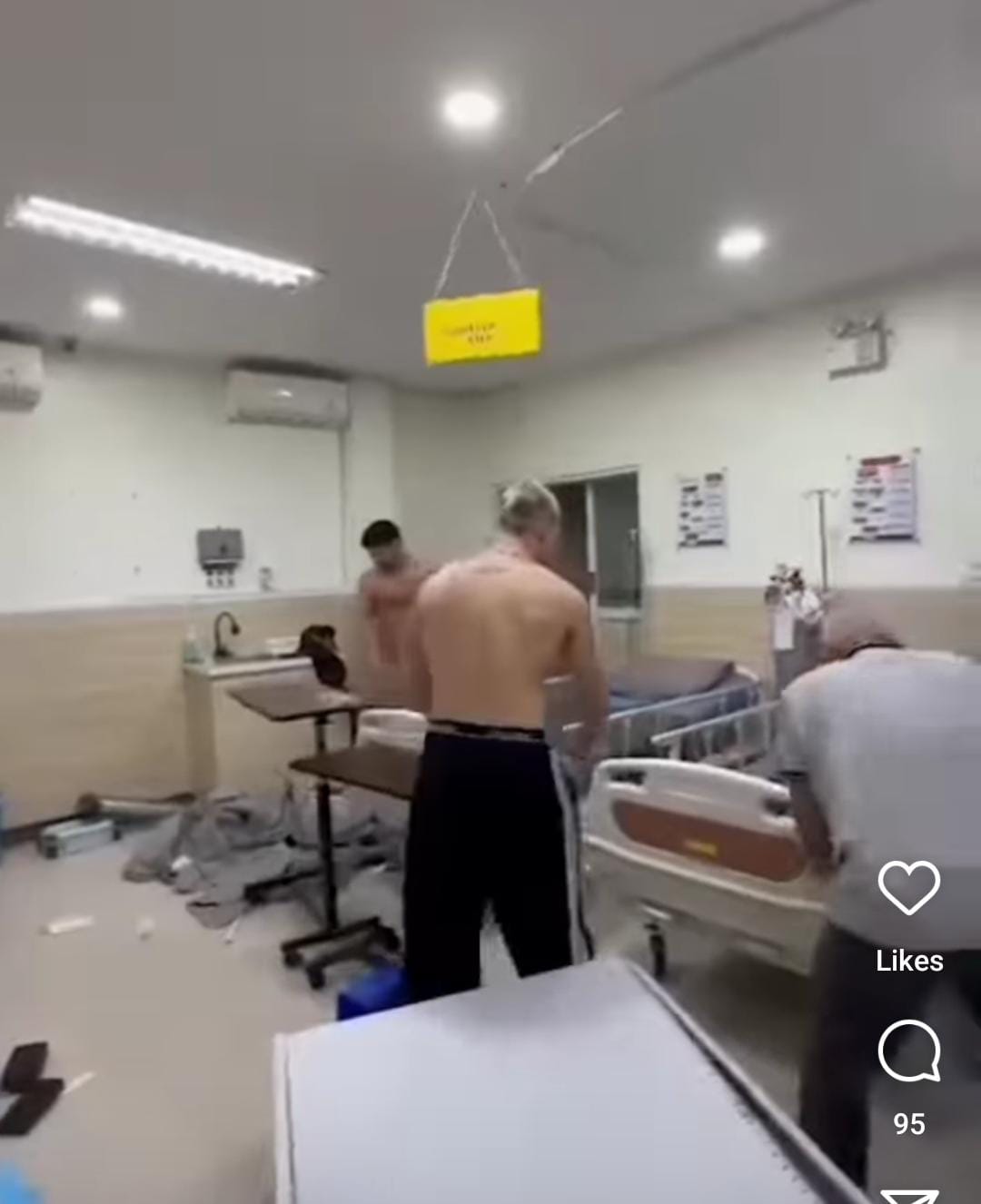 Foto: Tangkapan layar MM merusak fasilitas Klinik Nusa Medika.