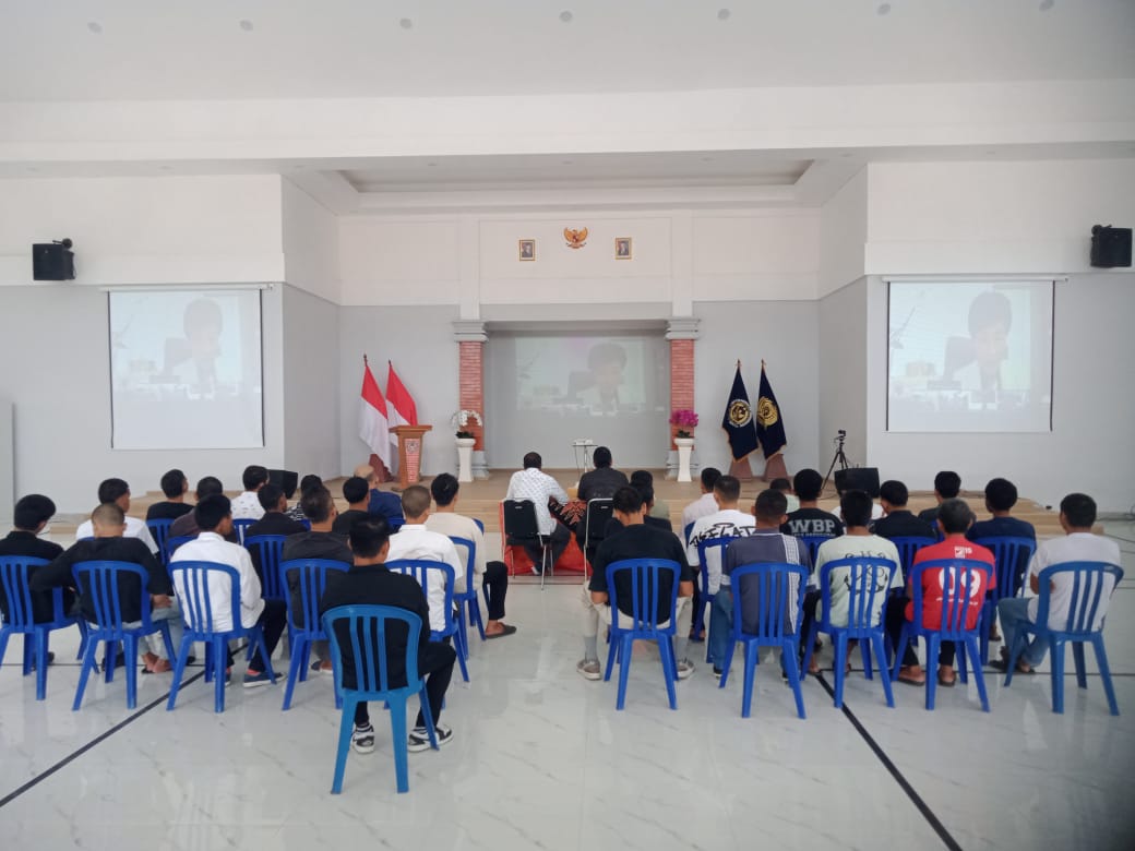 Foto: Suasana Jumat Agung di Aula Lapas Kelas IIA Kerobokan, Jumat (18/04)