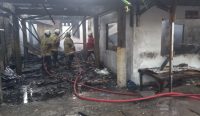 Foto: Bangunan kos yang terbakar di Jalan Dewi Sri VIII, Kuta. Sumber: dok/Polresta Denpasar.