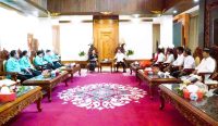 Foto: Gubernur Bali Wayan Koster saat menerima audiensi pengurus Gayasan Jegog Pering Agung di Jayasabha, Denpasar, Senin (7/4/25)
