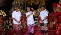 Foto: Gubernur Bali Wayan Koster menghadiri perayaan HUT ke-421 Kota Singaraja di (RTH) Taman Bung Karno, pada Sabtu (5/4/2025).