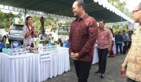 Wabup Bagus Alit Sucipta secara resmi membuka Pasar Murah dalam rangka menyambut Hari Raya Kuningan, di Parkir Selatan Lapangan Puspem Badung, Selasa (29/4).