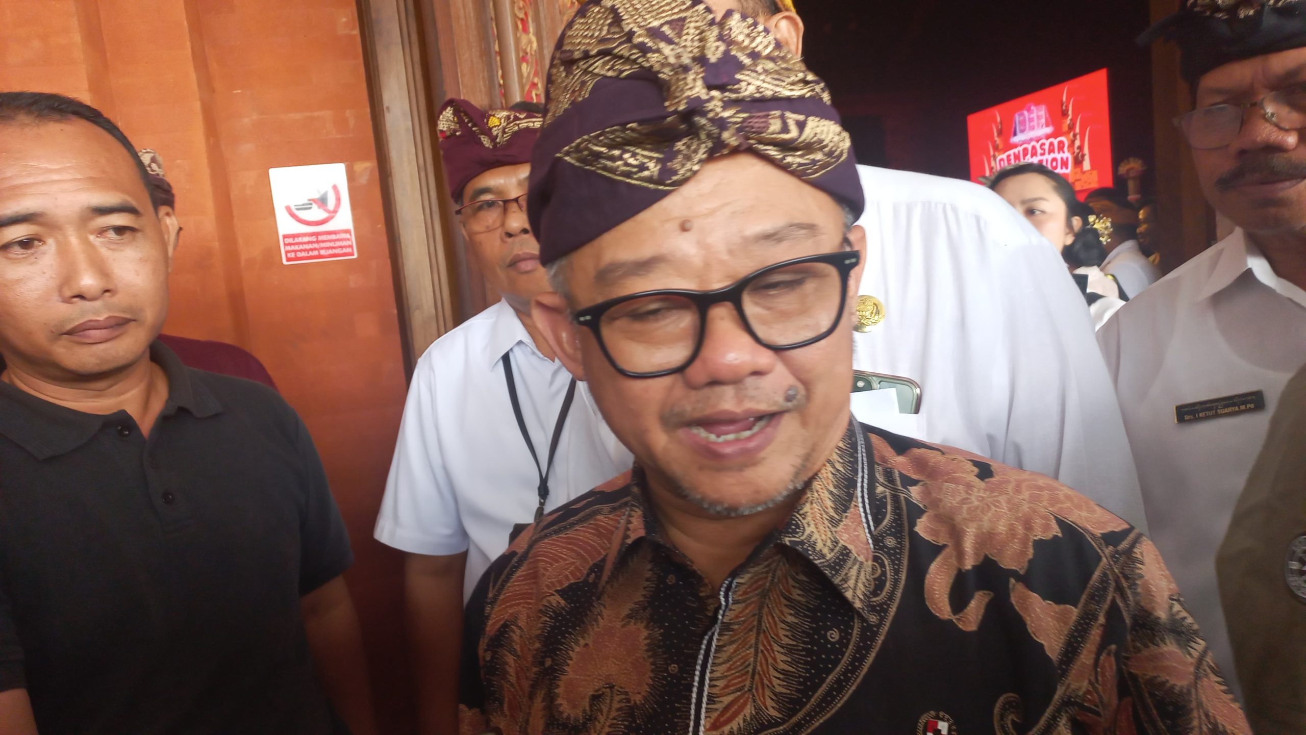 Foto: Mendikdasmen Abdul Mu'ti saat menghadiri acara Denpasar Education Festival, Kamis (8/5/25). Sumber: Komang Ari/Wacana Bali.