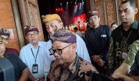 Foto: Mendikdasmen Abdul Mu'ti saat menghadiri acara Denpasar Education Festival, Kamis (8/5/25). Sumber: Komang Ari/Wacana Bali.