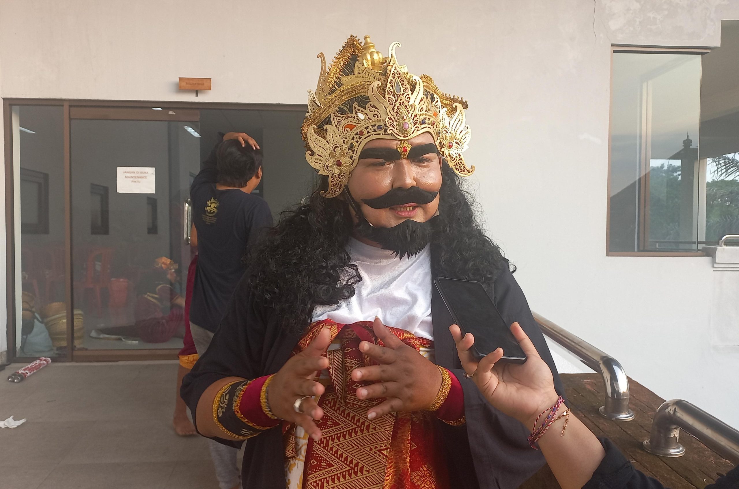 Foto: Ketua Panitia Tari Jaya Wira Wibawa, Made Sudiatmika. Sumber: Komang Ari/Wacana Bali.
