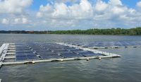 Foto: PLTS terapung di Waduk Muara Nusa Dua, Pemogan, Denpasar. Sumber: Komang Ari/Wacana Bali.
