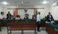Foto: Sidang perkara pemalsuan silsilah yang dituduhkan kepada keluarga Jero Kepisah. Sumber: Yulius N/wacanabali.com