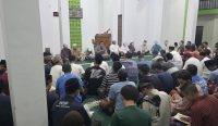 Laps Kelas IIA Kerobokan menggelar kegiatan yasinan rutin bagi warga binaan (WBP) di Masjid At-Taubah. Foto: dok/Kalapas Kerobokan