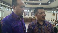 Foto: Ketua Komisi 1 DPRD Provinsi Bali I Nyoman Budiutama (Kanan). Sumber: Komang Ari/Wacana Bali.
