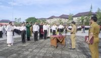 Bupati Badung I Wayan Adi Arnawa mengambil sumpah dan melantik sebanyak 587 orang CPNS dan 4.922 PPPK di lingkungan Pemkab Badung, di Lapangan Mangupraja Mandala, Puspem Badung, Senin (26/5).