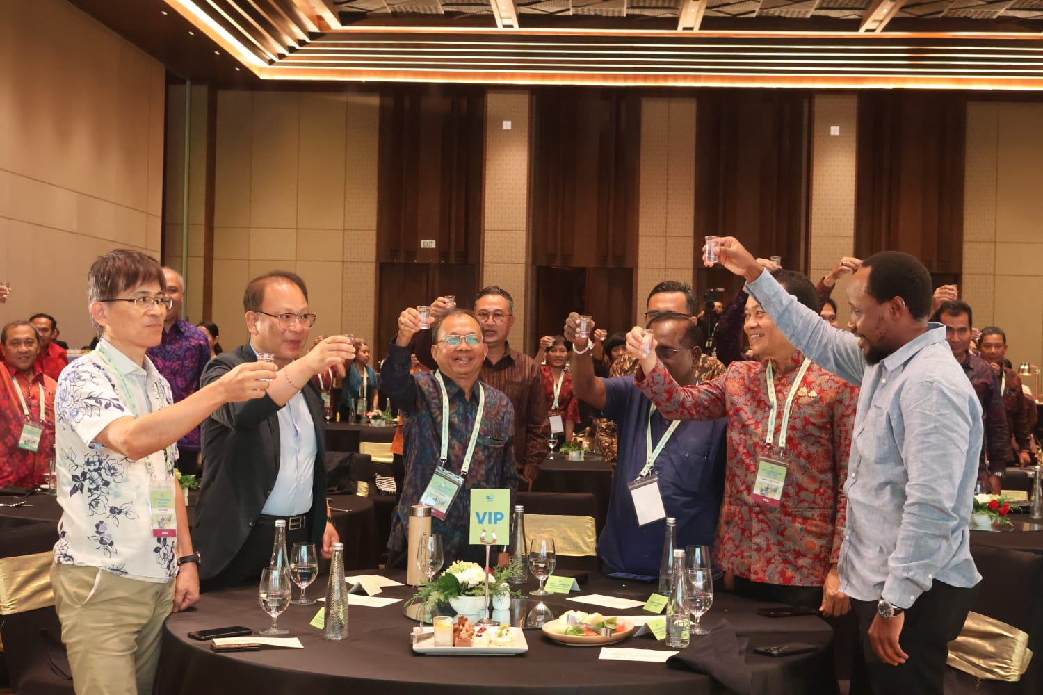 Foto: Gubernur Bali menghadiri Gala Dinner Inter-Island Tourism Policy (ITOP) Forum ke-26 di The Meru, Sanur, Jumat (20/6)